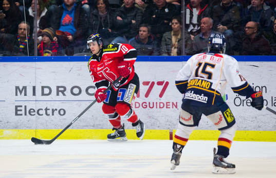 Örebros Derek Ryan och Djurgårdens Steve Saviano