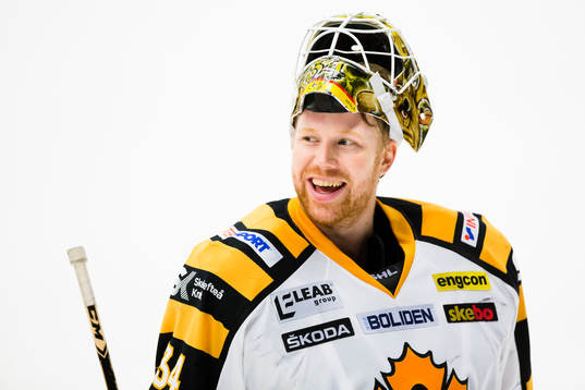Skellefteås målvakt Erik Hanses glad