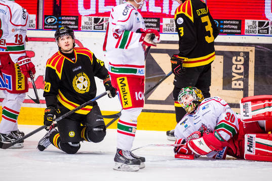 Brynäs Adam Brodecki och Linus Ullmark, målvakt i Modo,