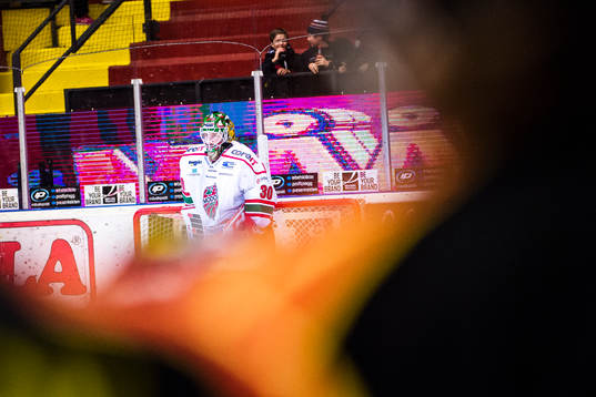 Linus Ullmark, målvakt i Modo, deppar