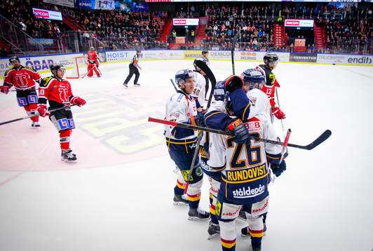 Djurgårdens vinner över Örebro och på bilden jublar