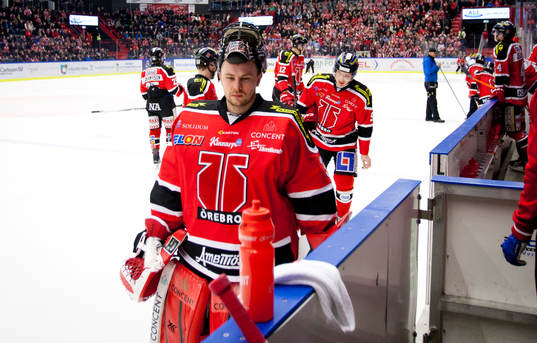 Örebros målvakt Julius Hudacek deppar
