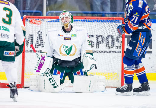 Färjestads målvakt Fredrik Pettersson Wentzel deppar