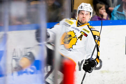 Skellefteås Janne Pesonen jublar