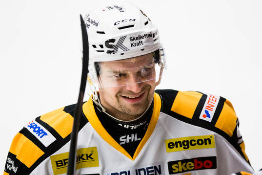 Skellefteås Janne Pesonen jublar