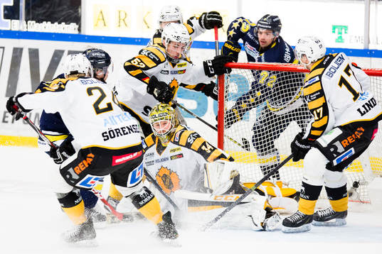 Skellefteås målvakt Erik Hanses (i)