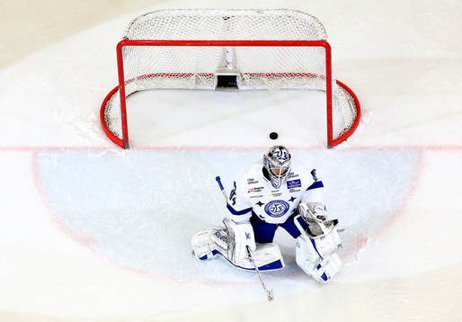 Leksands målvakt Joakim Lundström deppar