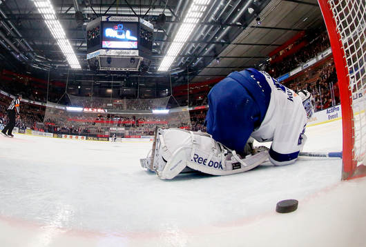 Leksands målvakt Joakim Lundström deppar