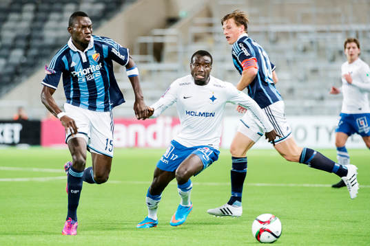 Djurgårdens Omar Colley och Norrköpings Alhaji Kamara i