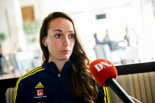 Sveriges Kosovare Asllani blir intervjuad