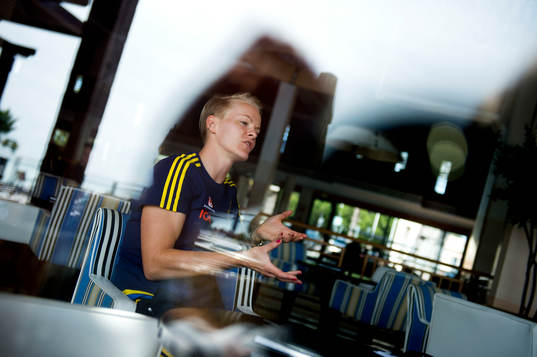 Sveriges Nilla Fischer blir intervjuad