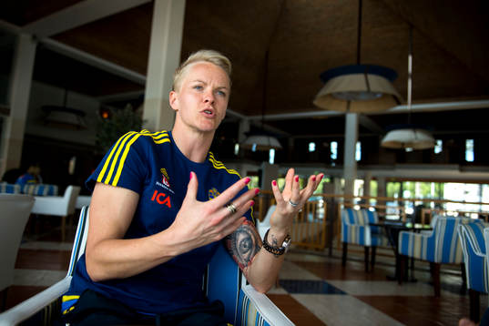 Sveriges Nilla Fischer blir intervjuad