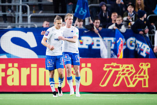 Norrköpings Arnor Ingvi Traustason (tv) gör 3-1 och