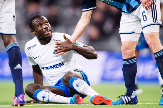 Norrköpings Alhaji Kamara får hjälp upp