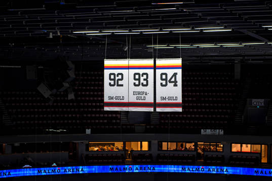 Flaggor för SM guld 92, Europa guld 93 och SM guld 94 i
