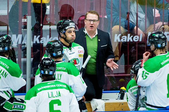 Rögles tränare Magnus Bogren i båset
