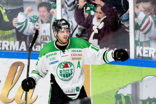 Rögles Christopher Liljewall firar