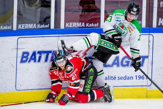 Malmö Redhawks Nicklas Jadeland fastnar Rögles Daniel