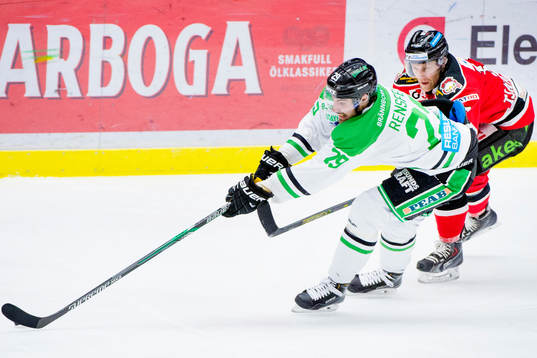 Rögles Ludvig Rensfeldt jagas av Malmö Redhawks Mathias