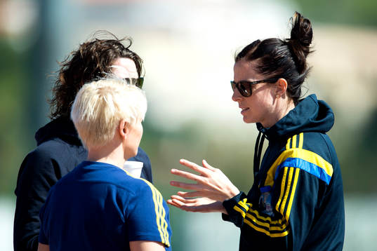 Sveriges Lotta Schelin innan fotbollsmatch i Algarve Cup