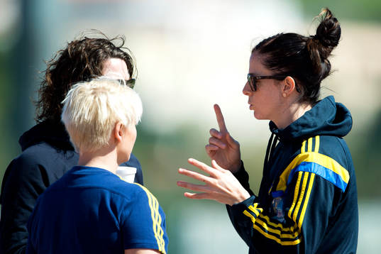Sveriges Lotta Schelin innan fotbollsmatch i Algarve Cup
