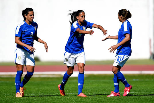 Brasiliens Andressa Alves jublar