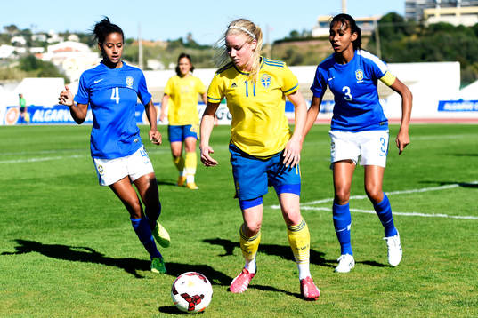 Brasiliens Tayla dos Santos och Bruna Benites och Sveriges