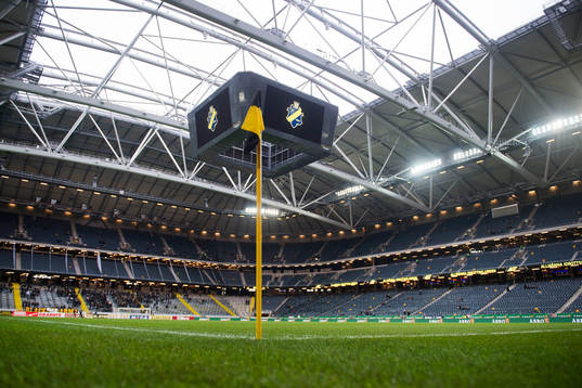 Taket är öppet på Friends arena