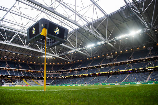Taket är öppet på Friends arena