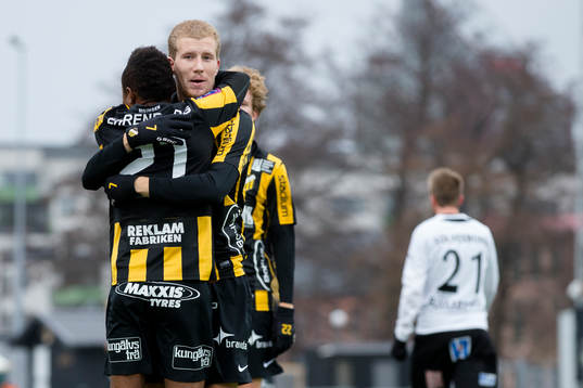 Häckens Nasiru Mohammed klappar om jublande 2-0