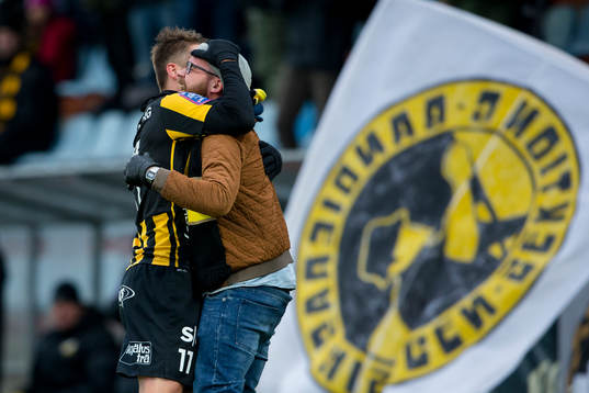 Häckens Gunnar Heidar Thorvaldsson firar sitt 3-1 mål med