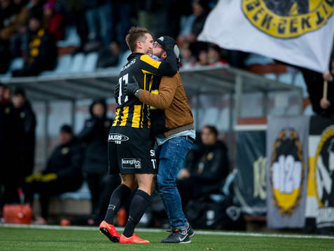 Häckens Gunnar Heidar Thorvaldsson firar sitt 3-1 mål med