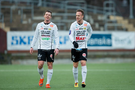 Mjällbys Daniel Nilsson och Marcus Ekenberg deppar