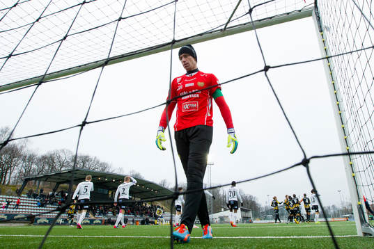 Mjällbys målvakt Mattias Asper deppar