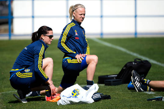 Sveriges Lotta Schelin och Caroline Seger
