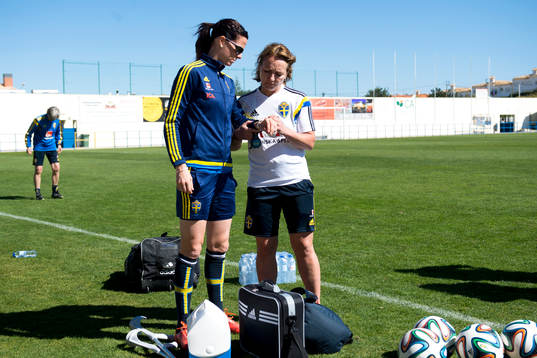 Sveriges Lotta Schelin och sjukgymnast Annica Näsmark