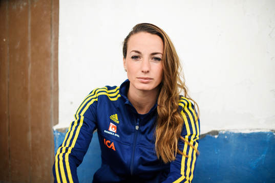 Kosovare Asllani porträtteras