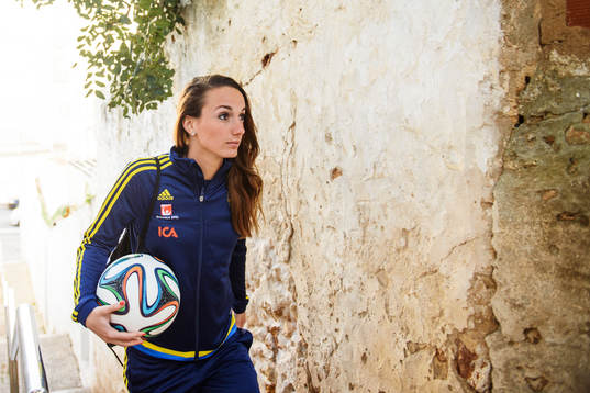 Kosovare Asllani porträtteras