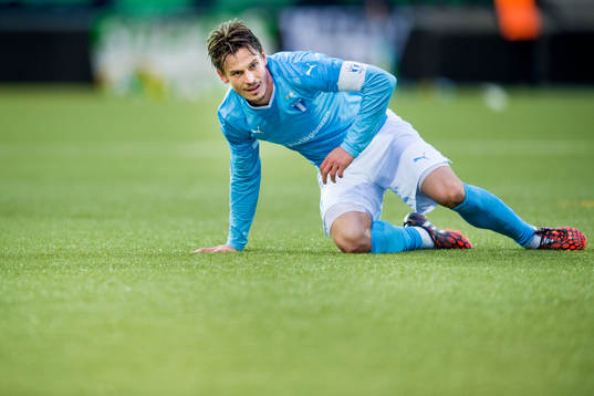 Malmö FFs Markus Rosenberg reser sig upp