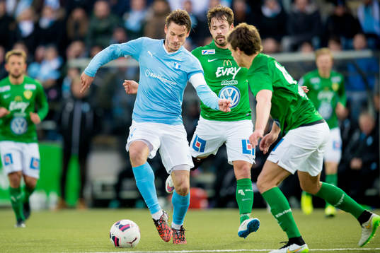 Malmö FFs Markus Rosenberg jagas av Jönköpings Fredric