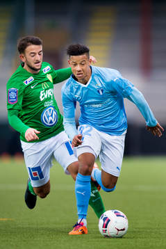 Malmö FFs Tobias Sana jagas av Jönköpings Jönköpings