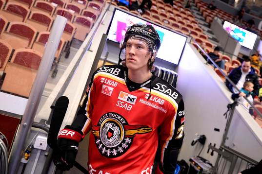 Luleås Emil Sylvegård på uppvärmningen innan