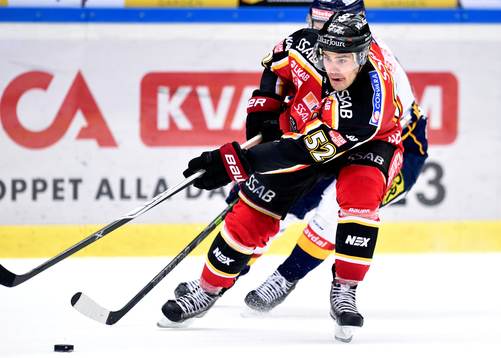 Luleås Karl Fabricius med pucken
