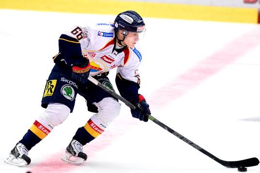 Djurgårdens Marcus Sörensen med pucken