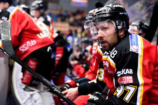Luleås Per Ledin sitter på bänken