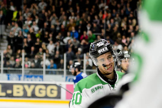 Rögles Jesper Jensen firar med båset