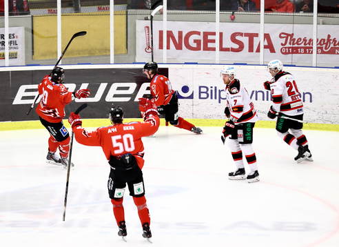 Vita Hästens Markus Gunnarsson jublar