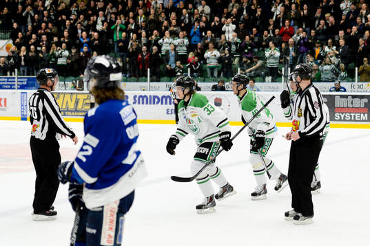 Rögles Niklas Hansson jublar