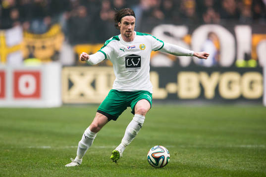 Hammarbys Linus Hallenius med bollen