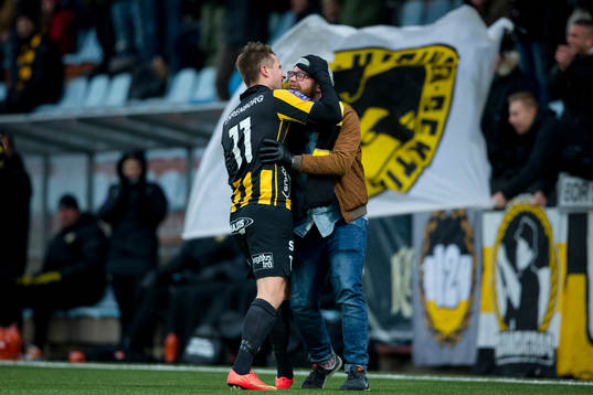 Häckens Gunnar Heidar Thorvaldsson firar sitt 3-1 mål med